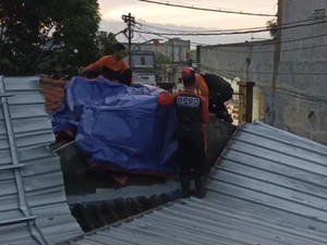21 Rumah Warga Surabaya Rusak Dampak Puting Beliung, Pemkot Turun Tangan