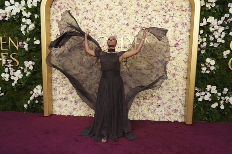 Michelle Yeoh, dari kiri, Ariana Grande, dan Cynthia Erivo berpose di ruang pers selama Golden Globes ke-82 pada Minggu, 5 Januari 2025, di Beverly Hilton di Beverly Hills, California. Michelle Yeoh, dari kiri, Ariana Grande, dan Cynthia Erivo berpose di ruang pers selama Golden Globes ke-82 pada Minggu, 5 Januari 2025, di Beverly Hilton di Beverly Hills, California. (AP Photo/Chris Pizzello)