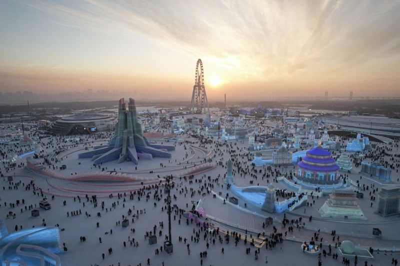 Festival Es dan Salju Internasional Harbin ke-26 di Provinsi Heilongjiang, China, kembali memanjakan pengunjung pada pembukaannya. (AFP/JADE GAO) Festival Es dan Salju Internasional Harbin ke-26 di Provinsi Heilongjiang, China, kembali memanjakan pengunjung pada pembukaannya. (AFP/JADE GAO)