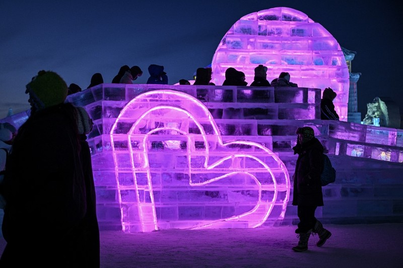 Festival Es dan Salju Internasional Harbin ke-26 di Provinsi Heilongjiang, China, kembali memanjakan pengunjung pada pembukaannya. (AFP/JADE GAO) Festival Es dan Salju Internasional Harbin ke-26 di Provinsi Heilongjiang, China, kembali memanjakan pengunjung pada pembukaannya. (AFP/JADE GAO)