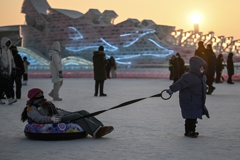 Festival Es dan Salju Internasional Harbin ke-26 di Provinsi Heilongjiang, China, kembali memanjakan pengunjung pada pembukaannya. (AFP/JADE GAO) Festival Es dan Salju Internasional Harbin ke-26 di Provinsi Heilongjiang, China, kembali memanjakan pengunjung pada pembukaannya. (AFP/JADE GAO)