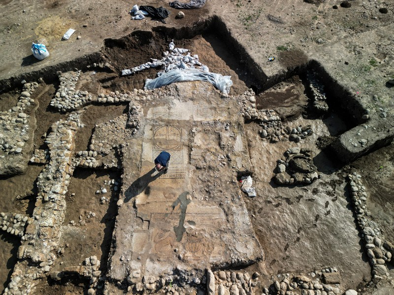 Foto udara menunjukkan penemuan gereja zaman Bizantium di Kiryat Gat, Israel, (6/1/2025).