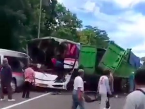 Video Fakta-fakta Kecelakaan Beruntun di Tol Cipularang Km 97