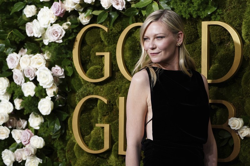 Michelle Yeoh, dari kiri, Ariana Grande, dan Cynthia Erivo berpose di ruang pers selama Golden Globes ke-82 pada Minggu, 5 Januari 2025, di Beverly Hilton di Beverly Hills, California. Michelle Yeoh, dari kiri, Ariana Grande, dan Cynthia Erivo berpose di ruang pers selama Golden Globes ke-82 pada Minggu, 5 Januari 2025, di Beverly Hilton di Beverly Hills, California. (AP Photo/Chris Pizzello)