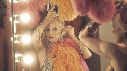 Kisah Pamela Anderson Hampir Mati di Pesawat