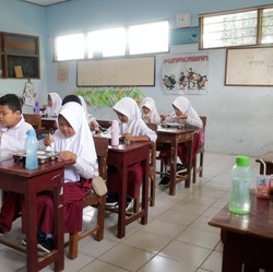 Siswa Happy Program Makan Bergizi Gratis Prabowo: Bisa Menghemat Uang!