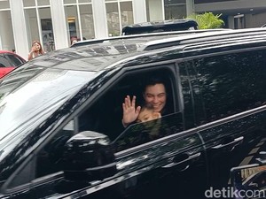 Video: Detik-detik Jenazah Ayah Baim Wong Dibawa ke Purwakarta