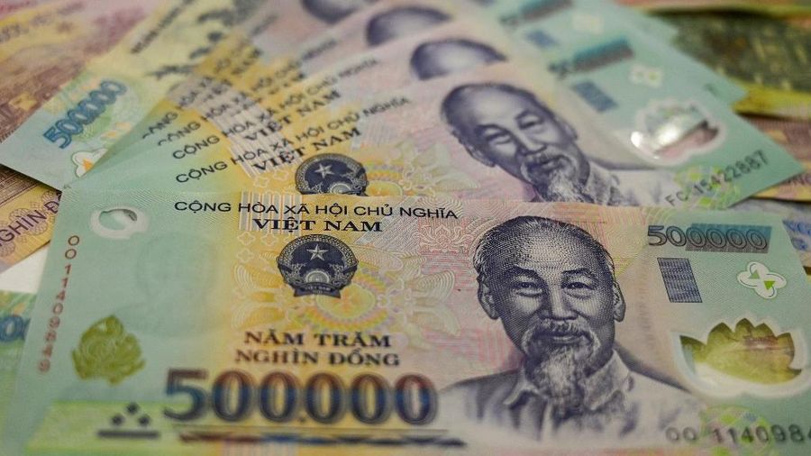Ilustrasi foto ini menunjukkan uang kertas dong Vietnam di Hanoi pada tanggal 21 Mei 2019. Ilustrasi foto ini menunjukkan uang kertas dong Vietnam di Hanoi pada tanggal 21 Mei 2019. (Manan VATSYAYANA / AFP/File Foto)
