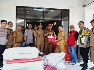 Kemensos Gerak Cepat Salurkan Logistik Puting Beliung Subang Rp 138 Juta