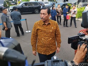 Luhut Lapor Prabowo Dampak Minyak Tembus US$ 100/Barel ke Ekonomi