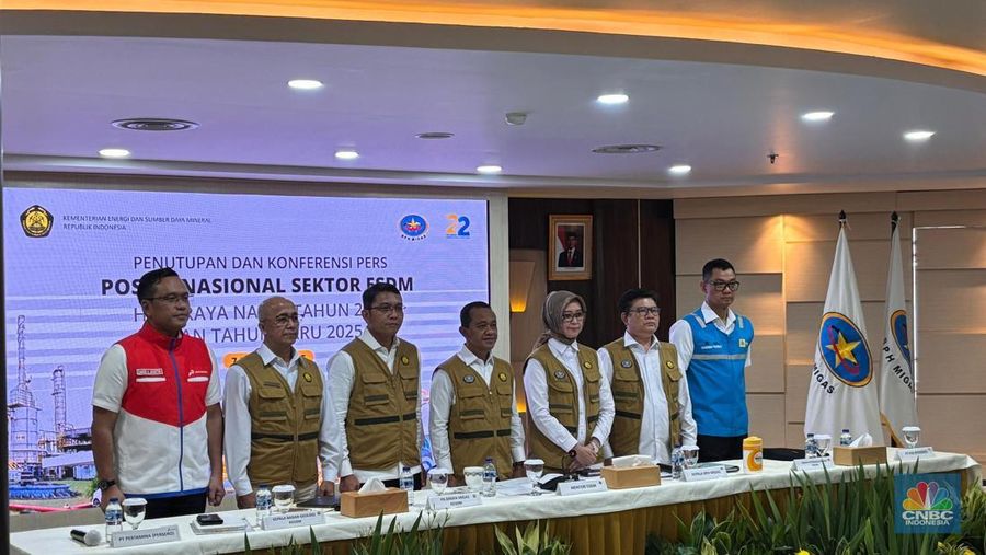 Menteri ESDM Bahlil Lahadalia resmi menutup Posko Satgas BBM Cs Natal dan Tahun Baru 2025. (CNBC Indonesia/Firda Dwi Muliawati)