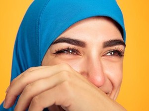 Hukum Mencukur Alis bagi Wanita Menurut Ulama Mazhab, Termasuk Haram?