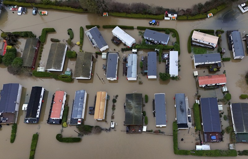 Pemandangan banjir di sekitar taman karavan Little Venice di Yalding, Kent, Inggris, Senin, 6 Januari 2025. (Gareth Fuller/PA via AP)