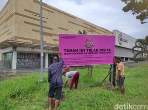 Kejati NTB Kembali Pasang Plang Penyitaan Aset di LCC Lombok Barat