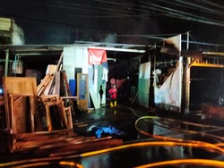 2 Tempat Usaha Mebel di Jalan Wates Kasihan Terbakar 2 Tempat Usaha Mebel di Jalan Wates Kasihan Terbakar