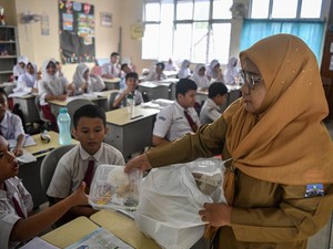 Guru Belum Prioritas, Hampir 30% Anggaran Pendidikan 2026 Dipakai untuk MBG