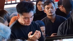 Saling Menguatkan untuk Baim Wong Setelah Ditinggal Sang Ayah
