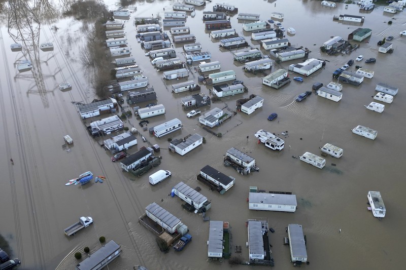 Pemandangan banjir di sekitar taman karavan Little Venice di Yalding, Kent, Inggris, Senin, 6 Januari 2025. (Gareth Fuller/PA via AP) Pemandangan banjir di sekitar taman karavan Little Venice di Yalding, Kent, Inggris, Senin, 6 Januari 2025. (Gareth Fuller/PA via AP)