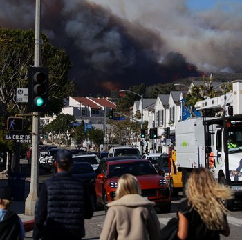 Mencekam! Los Angeles Terbakar bak 'Neraka', 30.000 Orang Dievakuasi