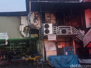 Gudang Makanan Beku di Jombang Ludes Dilalap Si Jago Merah