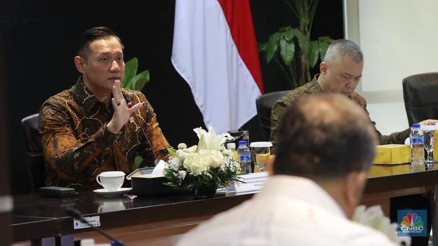 Menteri Koordinator Bidang Infrastruktur dan Pembangunan Kewilayahan (Menko Infra) Agus Harimurti Yudhoyono (AHY) mengundang menteri dan wakil menteri di jajarannya untuk rapat bersama guna membahas kebijakan strategis pada 2025 di Jakarta, Rabu (8/1/2025). (վ/Muhammad Sabki)