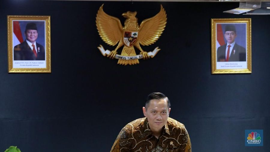 Menteri Koordinator Bidang Infrastruktur dan Pembangunan Kewilayahan (Menko Infra) Agus Harimurti Yudhoyono (AHY) mengundang menteri dan wakil menteri di jajarannya untuk rapat bersama guna membahas kebijakan strategis pada 2025 di Jakarta, Rabu (8/1/2025). (վ/Muhammad Sabki)