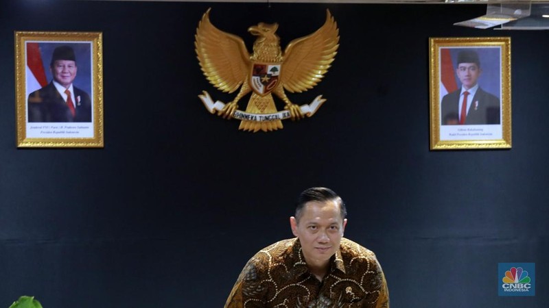 Menteri Koordinator Bidang Infrastruktur dan Pembangunan Kewilayahan (Menko Infra) Agus Harimurti Yudhoyono (AHY) mengundang menteri dan wakil menteri di jajarannya untuk rapat bersama guna membahas kebijakan strategis pada 2025 di Jakarta, Rabu (8/1/2025). (CNBC Indonesia/Muhammad Sabki)