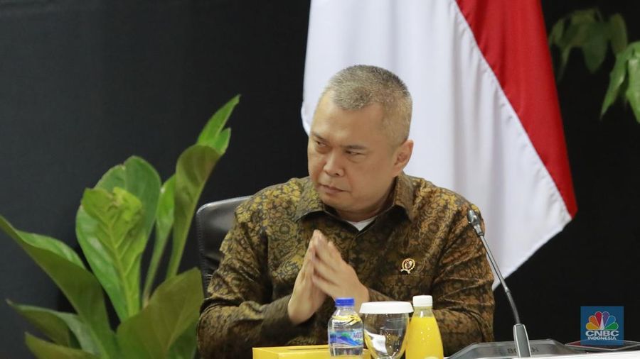Menteri Perhubungan (Menhub) Dudy Purwagandhi, saat menghadiri rapat dengan Menteri Koordinator Bidang Infrastruktur dan Pembangunan Kewilayahan (IPK), Agus Harimurti Yudhoyono (AHY), Jakarta, Senin, (8/1/2025). (CNBC Indonesia/Muhammad Sabki)
