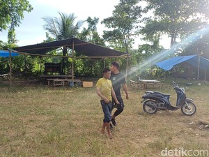 Polisi Gerebek Judi Sabung Ayam di Pangkep, 6 Orang Ditangkap-16 Motor Disita