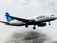 Pesawat JetBlue Tergelincir Usai Mendarat, Begini Nasib Penumpangnya