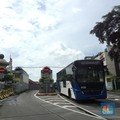 Suasana aktivitas penumpang menunggu kedatangan bus di Terminal Blok-M di Jakarta, Rabu (8/1/2025). PT MRT Jakarta berencana akan merevitalisasi atau pemugaran Terminal Blok M. Nantinya, Terminal Blok-M akan terintegrasi dengan Stasiun MRT Blok M den