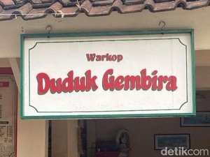 Mengenang Masa Lalu Lewat Kopi di Warkop Duduk Gembira Garut