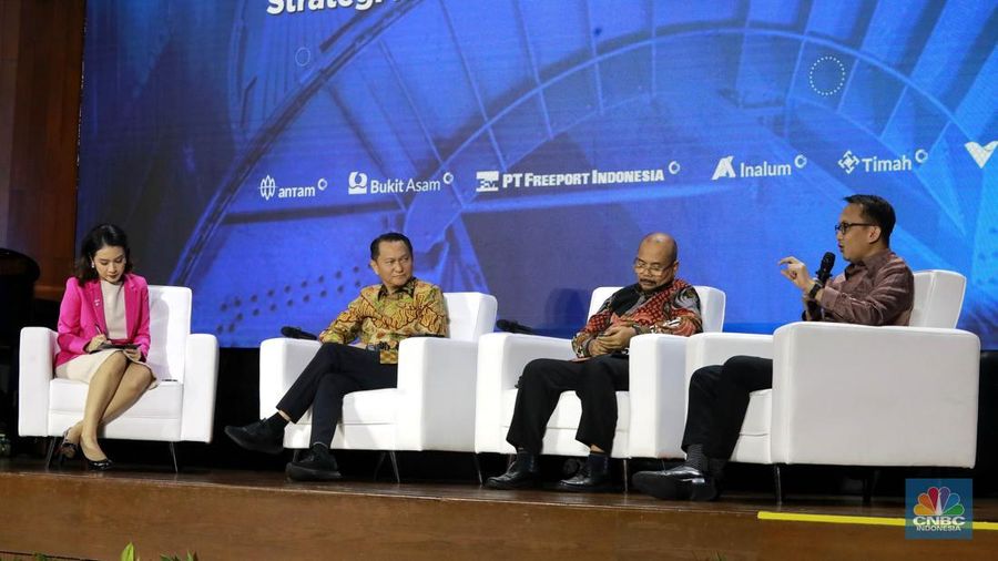 Anggota Dewan Ekonomi Nasional (DEN), Septian Hario Seto saat memberi pemaparan dalam dalam diskusi panel MINDialogue