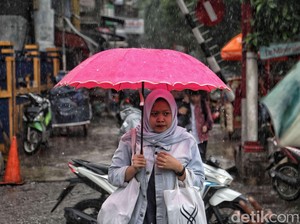 Indonesia Dikepung Bibit Siklon Aktif, Ini Daftar Wilayah yang Bakal Diguyur Hujan