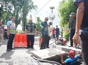 Mitigasi Banjir Perkotaan, Lamongan Keruk Sedimen Drainase