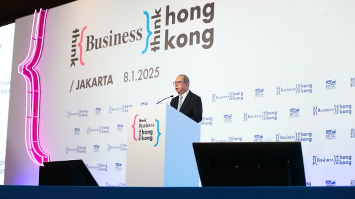 Dr. Peter K. N. Lam, GBM, GBS, Chairman of the Hong Kong Trade Development Council, secara resmi membuka acara Think Business, Think Hong Kong yang diselenggarakan di Shangri-La Hotel, Jakarta. (Dok. Istimewa)