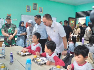 Eddy Soeparno Tinjau Makan Bergizi Gratis di Bogor: Siswa Antusias & Lahap