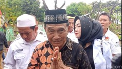 Tangis Eman 4 Sekawan Kenang Detik-detik Terakhir Bersama Abah Qomar