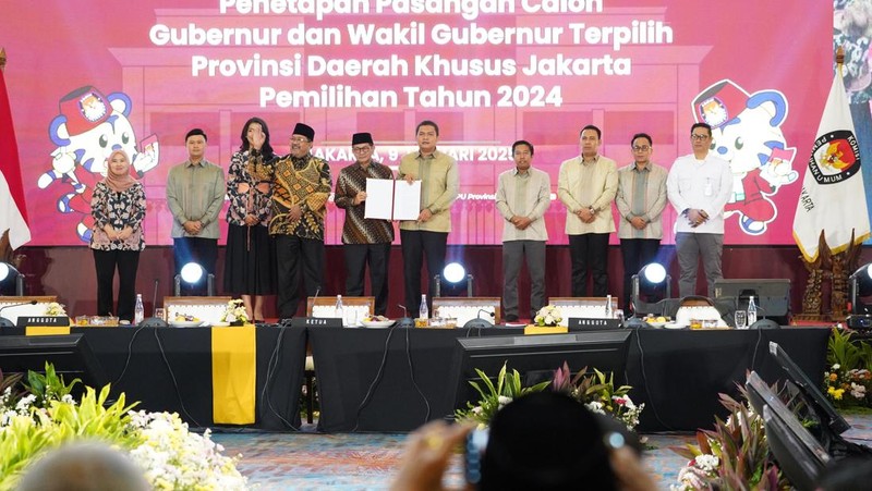 Gubernur dan Wakil Gubernur DK Jakarta periode 2024-2029 terpilih, Pramono Anung dan Rano Karno saat rapat pleno terbuka penetapan pasangan Gubernur dan Wakil Gubernur terpilih DK Jakarta, Kamis (9/1/2025). (Dok. KPUD DK Jakarta)