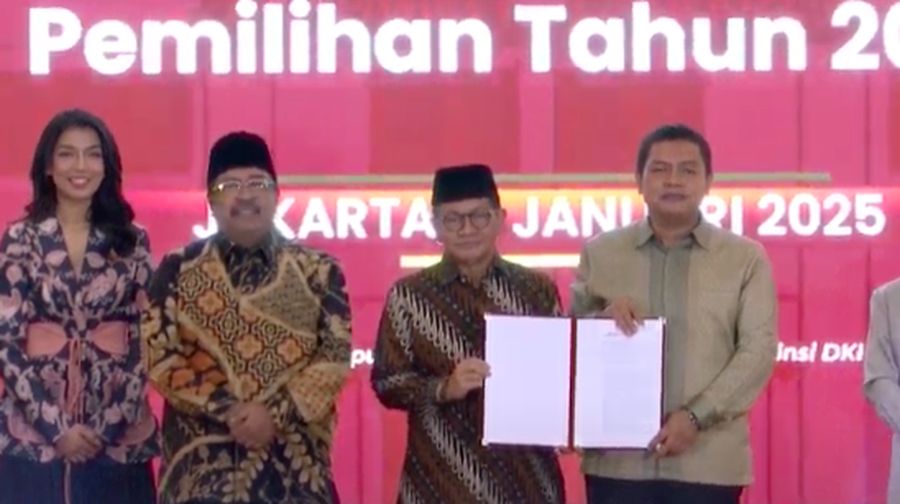 Gubernur dan Wakil Gubernur DK Jakarta periode 2024-2029 terpilih, Pramono Anung dan Rano Karno saat rapat pleno terbuka penetapan pasangan Gubernur dan Wakil Gubernur terpilih DK Jakarta, Kamis (9/1/2025). (YouTube/KPU DK Jakarta)