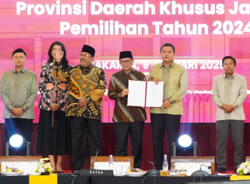 Gubernur dan Wakil Gubernur DK Jakarta periode 2024-2029 terpilih, Pramono Anung dan Rano Karno saat rapat pleno terbuka penetapan pasangan Gubernur dan Wakil Gubernur terpilih DK Jakarta, Kamis (9/1/2025). (Dok. KPUD DK Jakarta)