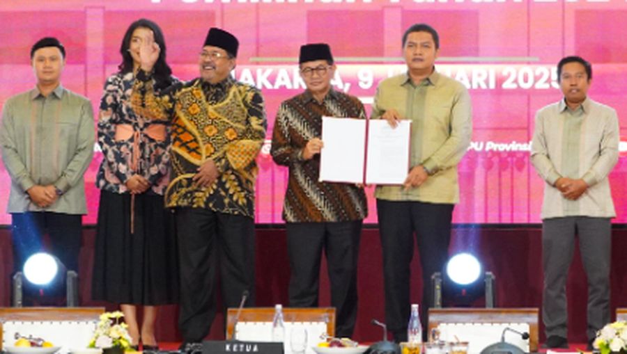 Gubernur dan Wakil Gubernur DK Jakarta periode 2024-2029 terpilih, Pramono Anung dan Rano Karno saat rapat pleno terbuka penetapan pasangan Gubernur dan Wakil Gubernur terpilih DK Jakarta, Kamis (9/1/2025). (Dok. KPUD DK Jakarta)