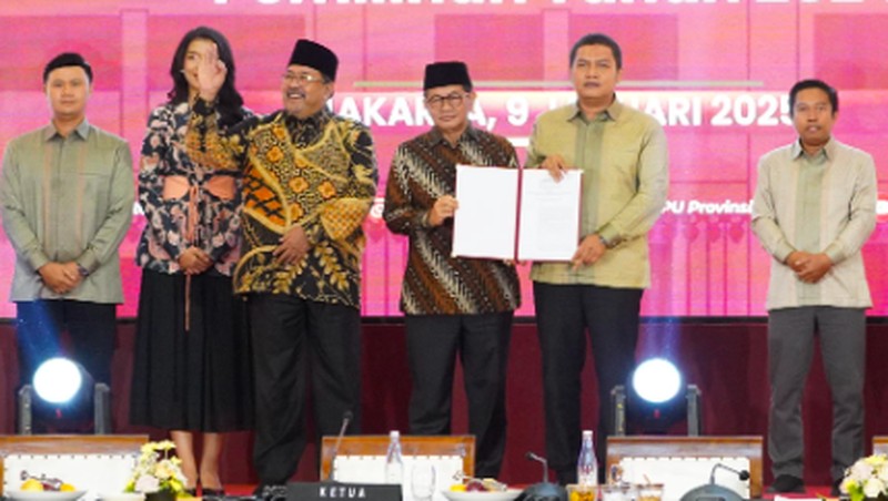 Gubernur dan Wakil Gubernur DK Jakarta periode 2024-2029 terpilih, Pramono Anung dan Rano Karno saat rapat pleno terbuka penetapan pasangan Gubernur dan Wakil Gubernur terpilih DK Jakarta, Kamis (9/1/2025). (Dok. KPUD DK Jakarta)