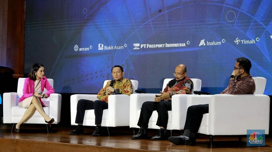 Ketua Komisi XII DPR RI, Bambang Patijaya saat memberi pemaparan dalam dalam diskusi panel MINDialogue 