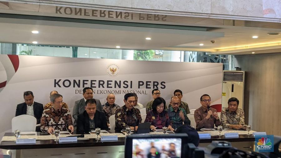 Konferensi pers perdana Dewan Ekonomi Nasional yang akan dipimpin langsung oleh Ketua DEN didampingi oleh para anggota DEN di Lobby GF Kantor DEN (Ex Kemenko Marves), Gedung BPPT I, Jalan MH Thamrin, Kota Jakarta Pusat, Kamis (9/1/2025). (վ/Emir Yanwardhana)
