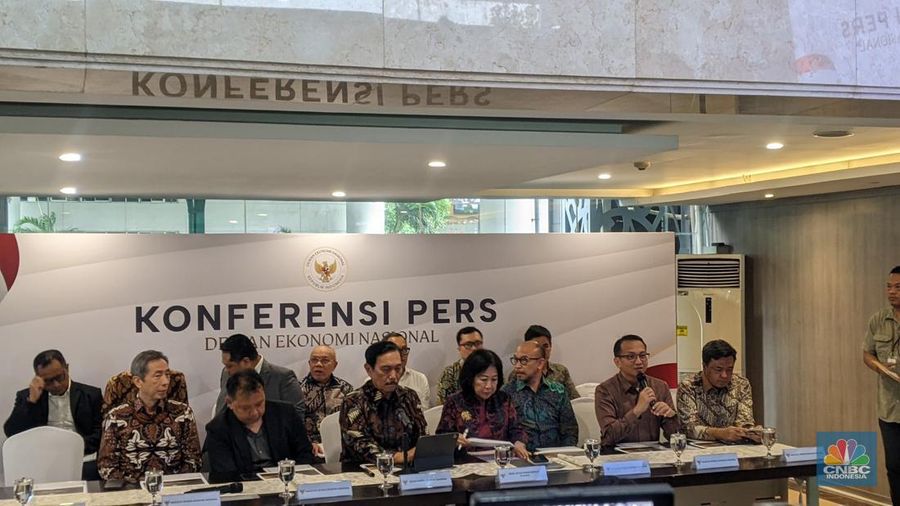 Konferensi pers perdana Dewan Ekonomi Nasional yang akan dipimpin langsung oleh Ketua DEN didampingi oleh para anggota DEN di Lobby GF Kantor DEN (Ex Kemenko Marves), Gedung BPPT I, Jalan MH Thamrin, Kota Jakarta Pusat, Kamis (9/1/2025). (CNBC Indonesia/Emir Yanwardhana)