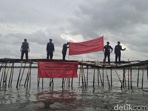 Pagar Laut Misterius Ganggu Pembangunan Giant Sea Wall? Ini Kata PU
