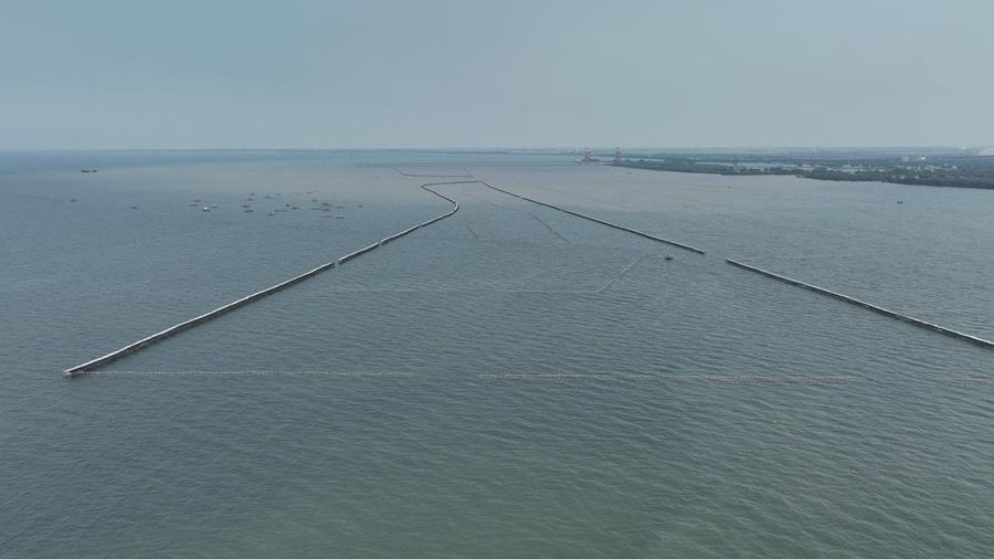 Penampakan Pagar Laut 30,16 Km di Laut Tangerang, Kamis (9/1/2025). (Dok. KKP)