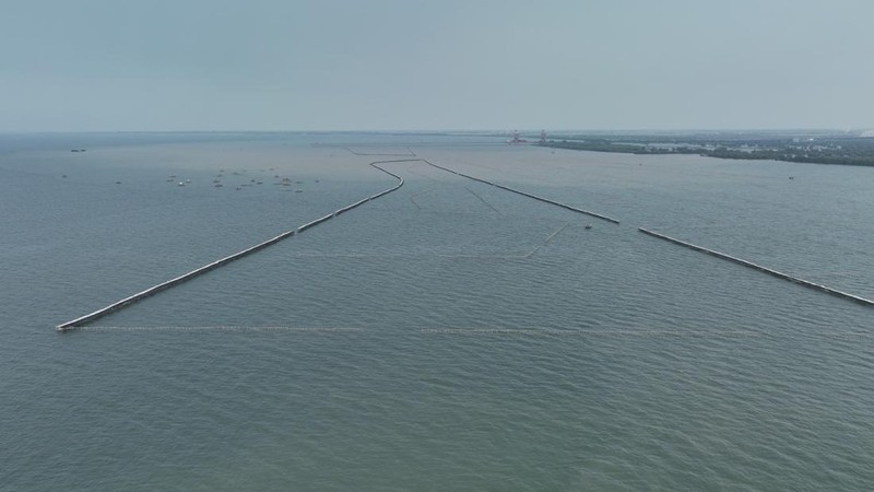 Penampakan pagar laut di pesisir Tangerang, Banten. (Dok. KKP)