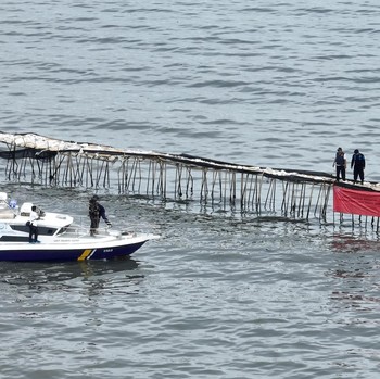 Penampakan Pagar Laut Misterius 30,16 Km di Laut Tangerang